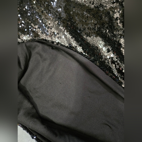 Dry Lake Black Sequin Short Sleeve Top. Size Small - Picture 10 of 12